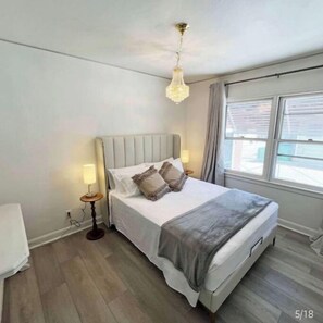 2 makuuhuonetta, työpöytä, silitysrauta/-lauta, ilmainen Wi-Fi