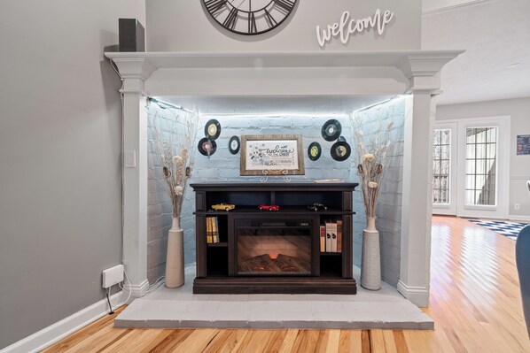 Interior - Vintage 50's & 60's theme Country Home on Wooded Acres near Franklin, Tennessee (Primm Springs)