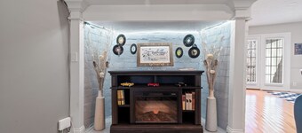 Vintage 50's & 60's theme Country Home on Wooded Acres near Franklin, Tennessee