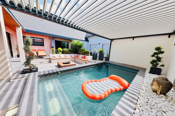 Outdoor pool, a heated pool