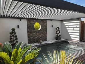 Outdoor pool, a heated pool -
Mini-Villa 75m² piscine jacuzzi salle de sport privatisés à 800m des commerces (La Baule-Escoublac)