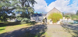 Front of property - Aux Chambres des Dames (Chisseaux)