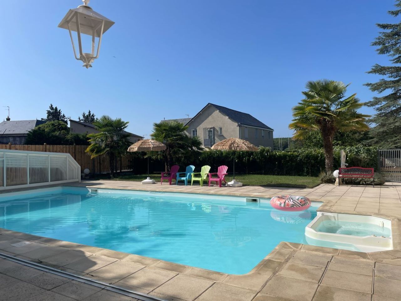 Kolam renang outdoor musiman