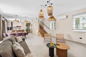 Smart TV, fireplace, table football, ping pong - Villa with a pool for 8 persons iwith a panoramic view and a large garden. (Beram)