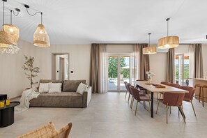 Interior - Villa with a pool for 8 persons iwith a panoramic view and a large garden. (Beram)