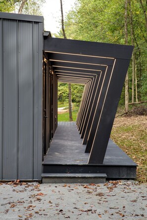 Property grounds - Fauna Bluff, A cliffside 2-bedroom modern cottage overlooking a bubbling stream. (Loudonville)