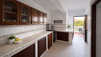 Four, plaque de cuisson, cafetiĂšre/bouilloire