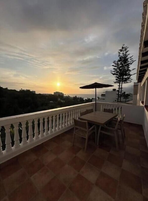 Outdoor dining - Three bedrooms with Breathtaking Views (M'diq)