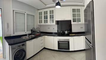 Refrigerador, horno, parrilla de estufa y lavavajillas