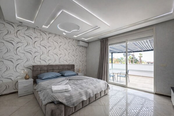 4 bedrooms, iron/ironing board, travel crib, bed sheets