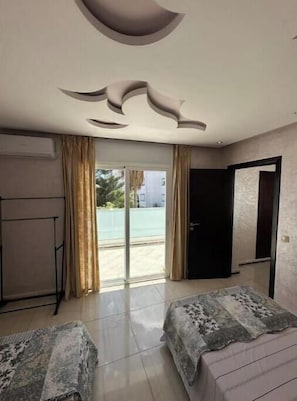 4 bedrooms, iron/ironing board, travel crib, bed sheets