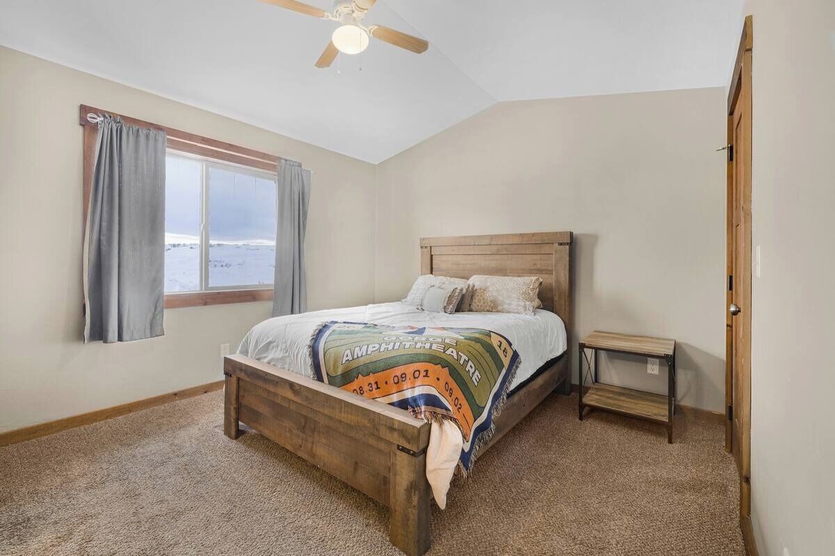 6 bedrooms, iron/ironing board, travel cot, WiFi