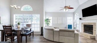 Spacious 5-bedroom house with private pool in a central San Antonio location.