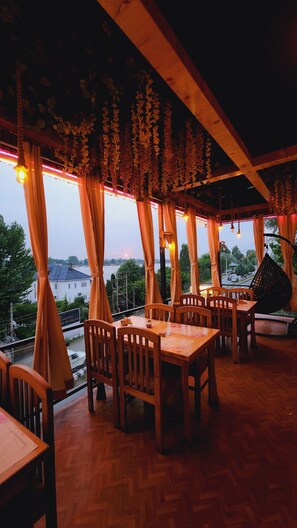 Rooftop terrace - Hotel Sultan Residency (Srinagar)