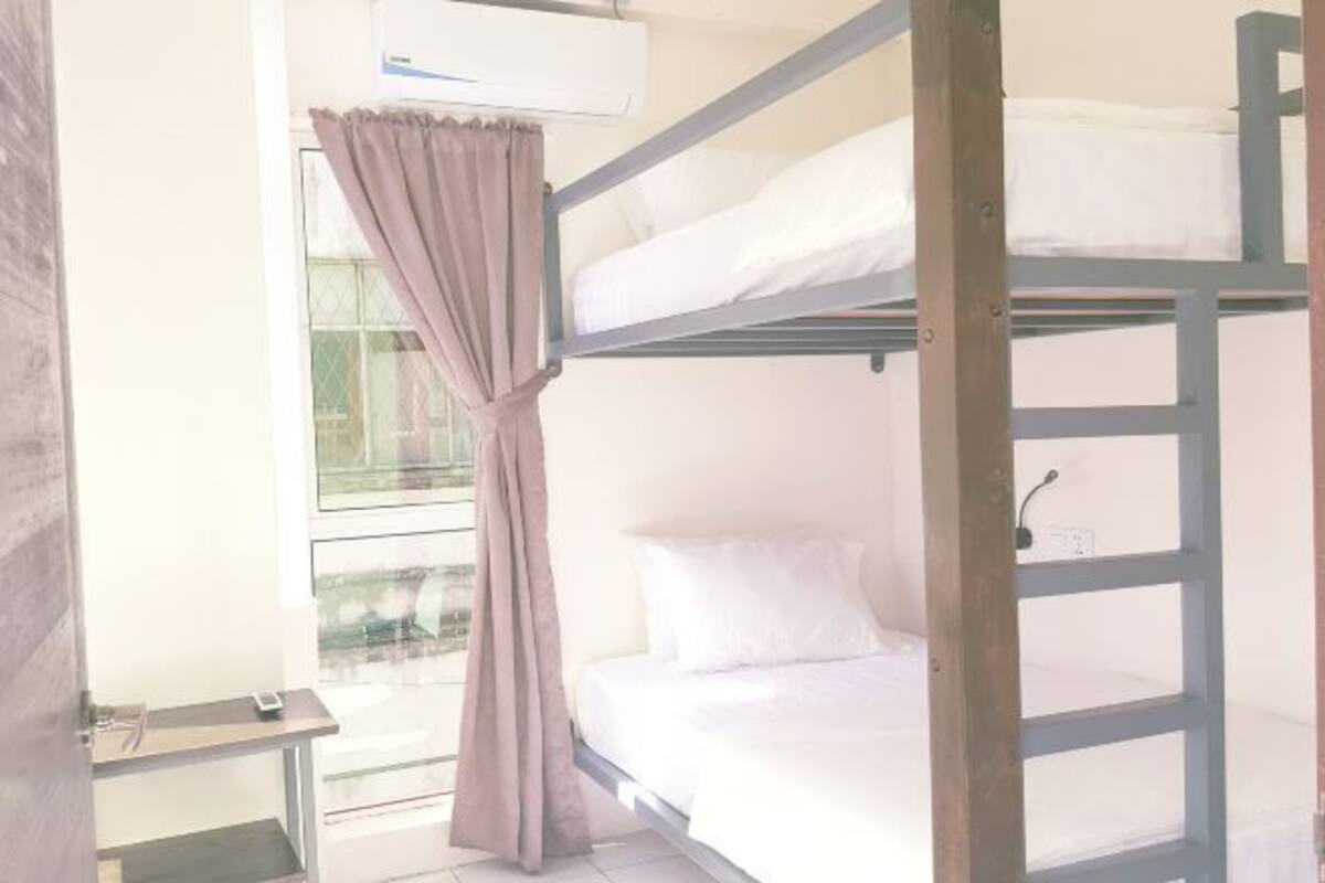 Tabla de planchar con plancha