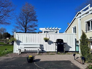 BBQ/picnic area - Auberge Eldo Inn (Blind River)