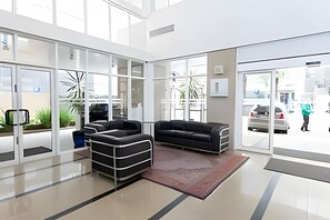 Suite | Lobby