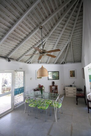 Dining - Yellow Canary Beach Resort (Falmouth)