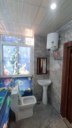 Standard Room | Bathroom