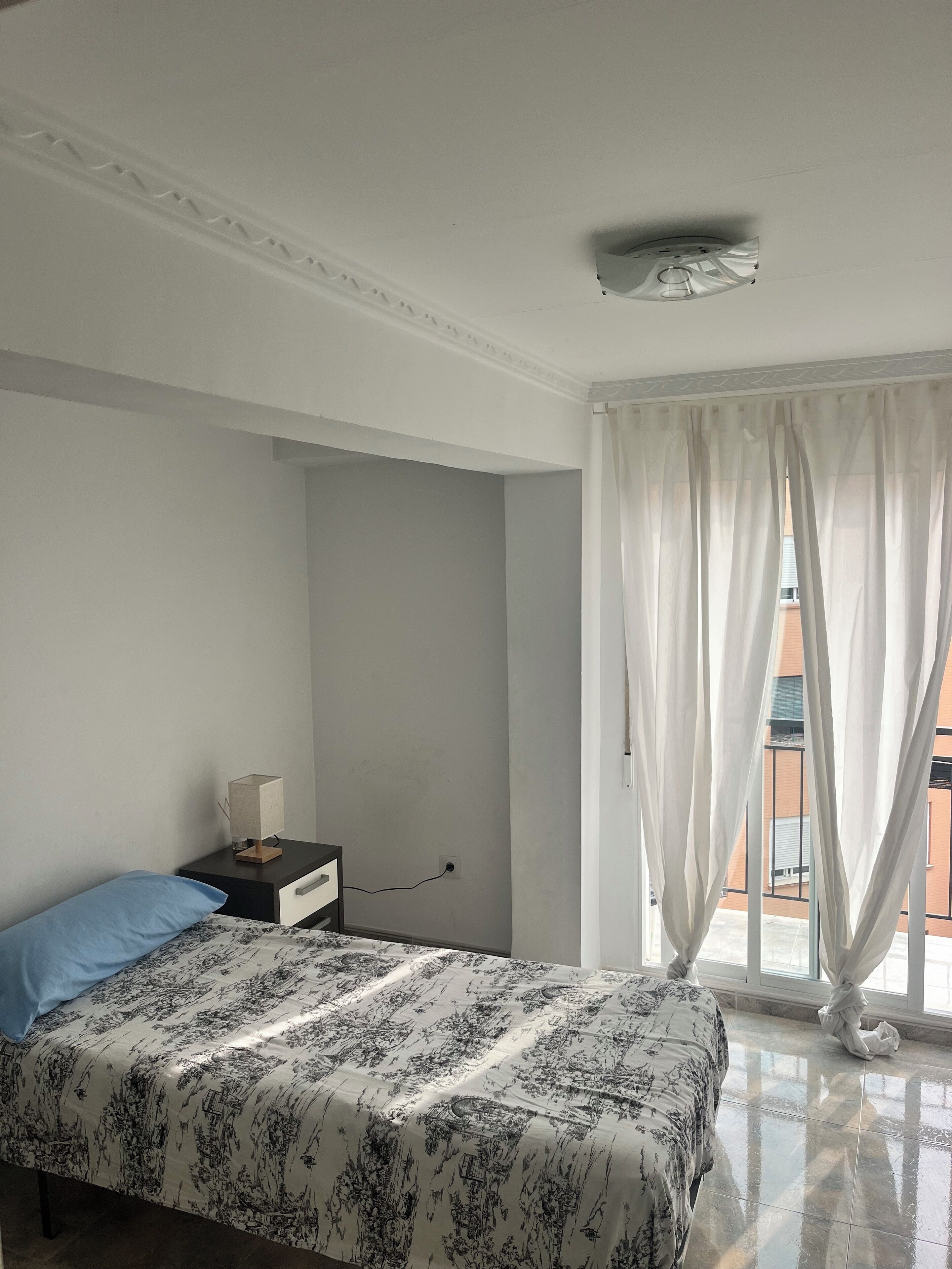 5 slaapkamers, een strijkplank/strijkijzer, wifi, beddengoed