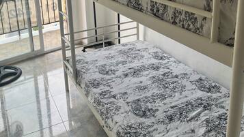 5 slaapkamers, een strijkplank/strijkijzer, wifi, beddengoed