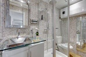 Shower, hair dryer, towels