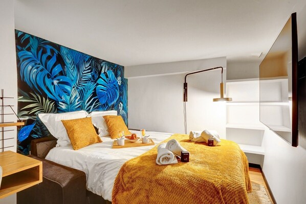 2 bedrooms, desk, iron/ironing board, WiFi