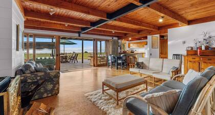 Lakefront Retreat - Lake Taupo Holiday Home