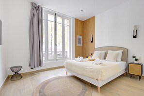 1 bedroom, desk, Internet, bed sheets