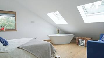 4 室のベッドルーム、WiFi (無料)、ベッドシーツ