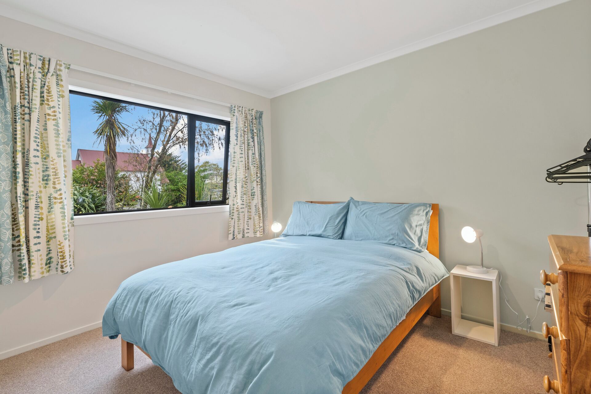 2 bedrooms, iron/ironing board, WiFi