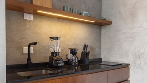 茶具/咖啡用具、冰箱、微波炉、炉灶