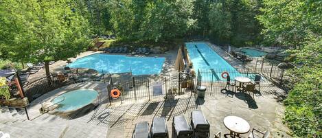 Een seizoensgebonden buitenzwembad