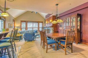 Family Condo | In-room dining - 205 Les Eaux Unit 7 (Mont-Tremblant)