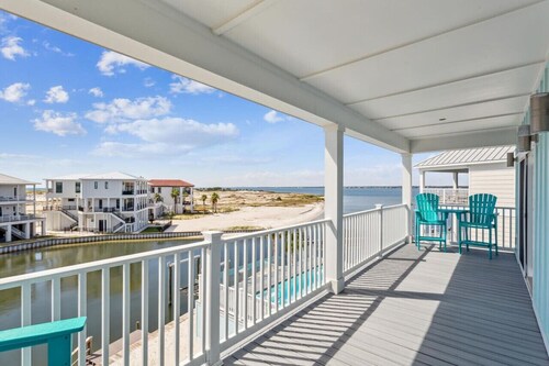 Grand Paradise, Navarre Beach