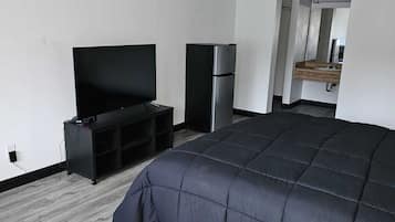 Deluxe Studio Suite | Laptop workspace, free WiFi