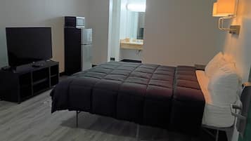 Standard Room | Laptop workspace, free WiFi