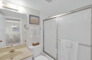 Shower, hair dryer, towels, soap - Charming 2b-2b condo in beautiful Fort Myers Beach- 10 min walk to the beach .  (Fort Myers Beach)