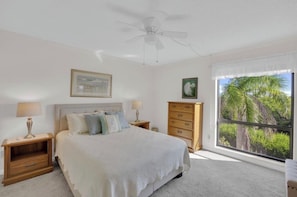 2 bedrooms, iron/ironing board, free WiFi, bed sheets - Charming 2b-2b condo in beautiful Fort Myers Beach- 10 min walk to the beach .  (Fort Myers Beach)