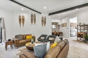 Televisión y chimenea 