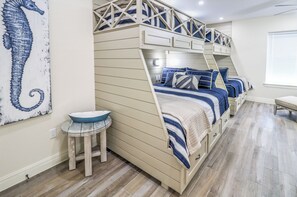 6 chambres, fer et planche à repasser, lit de bébé portatif