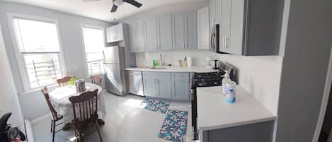 Geladeira, micro-ondas, fogão, cooktop