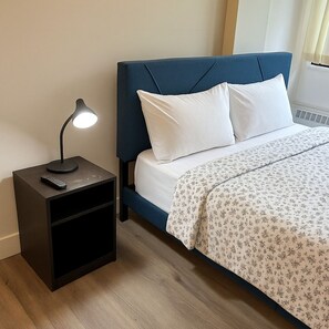 1 habitación, tabla de planchar con plancha, wifi y ropa de cama