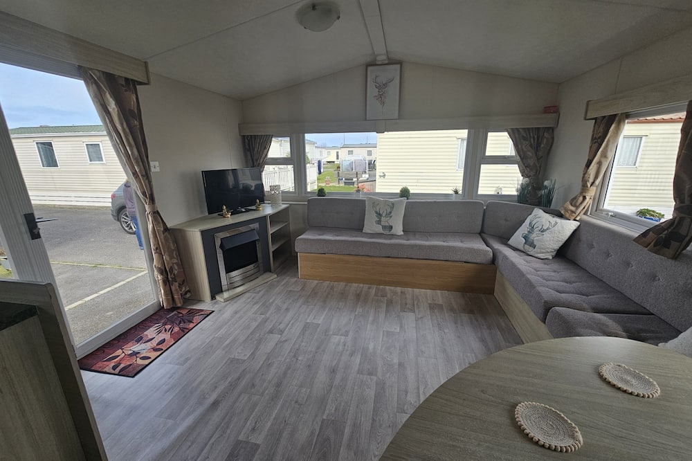 Ruby a Modern Caravan in Rhyl - Gwaenysgor