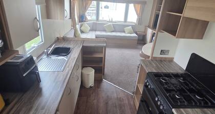 Steve Caravan Sleeps 6 With Free Parking