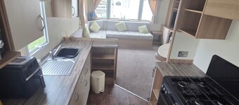 Steve Caravan Sleeps 6 With Free Parking