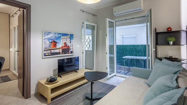 Family Apartment, Balcony | Living area - Be Queen-Your Urban Stay (Thessaloniki)