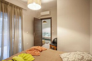 Appartement familial, balcon | Literie de qualité, couette en duvet, bureau