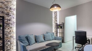 Family Apartment, Balcony | Living area - Be Queen-Your Urban Stay (Thessaloniki)