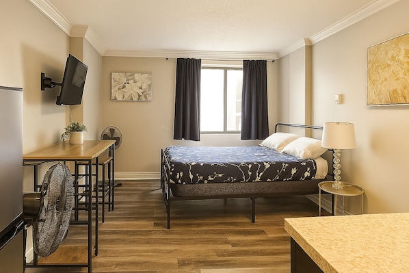 1 habitación, tabla de planchar con plancha, wifi y ropa de cama